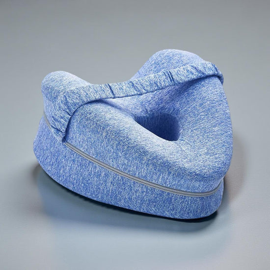 coussin de genoux orthopédique sur fond gris