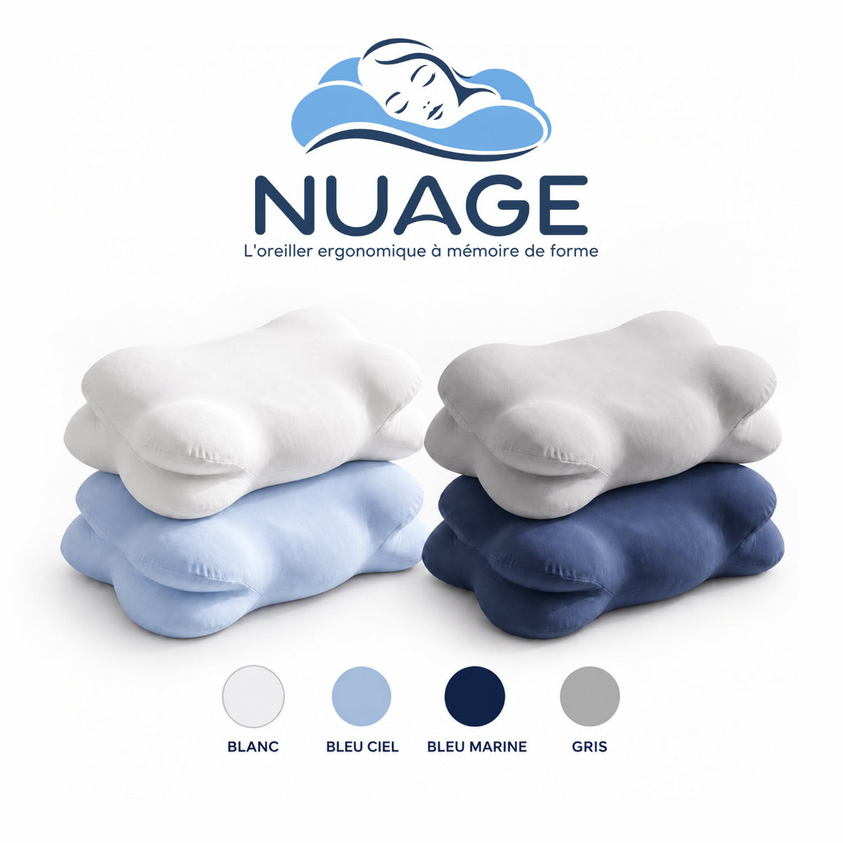 Quatre oreillers NUAGE empilés : blanc, bleu ciel, bleu marine et gris.